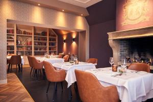 Posezení v ubytování Van der Valk Hotel Groningen-Westerbroek