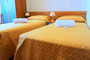 Letto o letti in una camera di Hotel Loreto