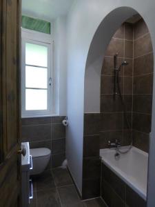 A bathroom at Le Grand Chalet