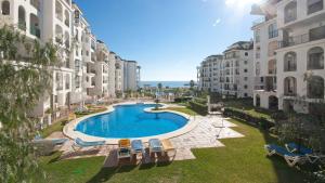 Bazén v ubytovaní Marina de la Duquesa 722 alebo v jeho blízkosti