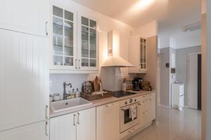 Kuchyňa alebo kuchynka v ubytovaní Apartament Prestige & Sea Playa Baltis 44