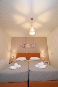 Tempat tidur dalam kamar di Gliving365 Capital