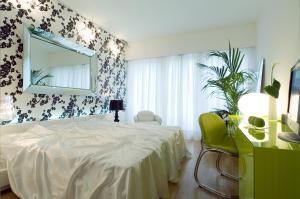 Posteľ alebo postele v izbe v ubytovaní Hotel Aurora + 37 fotografií