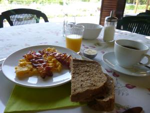Jedlo v ubytovaní bed & breakfast alebo blízkom okolí
