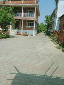 an empty street in front of a house at 行者之家SUNFLOWER in Lumbini