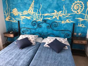 Ένα ή περισσότερα κρεβάτια σε δωμάτιο στο Thalassa Hotel