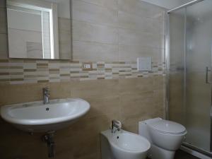 A bathroom at Nonna Ia B&B