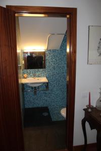 Bilik mandi di Casa do Lavadouro +22 gambar