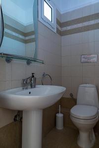 A bathroom at Phyllis Maisonettes
