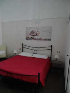 A bed or beds in a room at Nonna Ia B&B