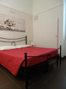 A bed or beds in a room at Nonna Ia B&B