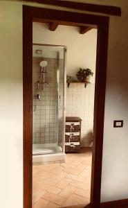 Koupelna v ubytování Agriturismo Angiò nel Cerè