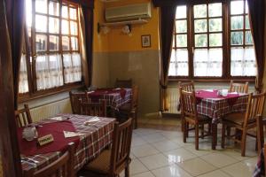 Restoran või mõni muu söögikoht majutusasutuses Kisherceg Szálláshely
