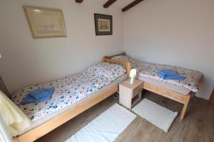 Postel nebo postele na pokoji v ubytování Apartments Neven