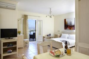 TV a/nebo společenská místnost v ubytování Hotel Mediterranean