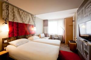 Postel nebo postele na pokoji v ubytování ibis Lyon Carre De Soie + 37 fotografií