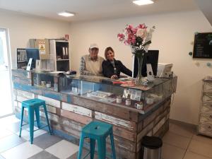 two people standing at the counter of a coffee shop at Playa Hotel - Cavancha in Iquique
