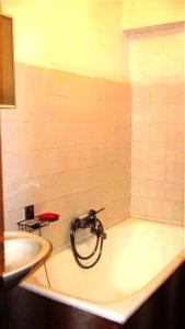 A bathroom at Jelsa Apartments