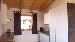 Kuchnia lub aneks kuchenny w obiekcie Römerstraße 10 KG, Appartement Inntal