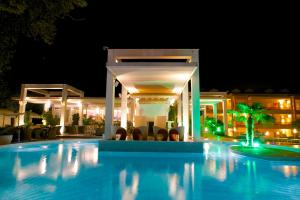 Bazén v ubytování Litohoro Olympus Resort Villas & Spa nebo v jeho okolí