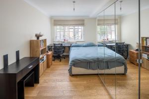 Gallery image of Smart 2 bedroom flat in Southwark, minutes from Waterloo tube! in London