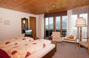 Katil atau katil-katil dalam bilik di Hotel Arvenbüel