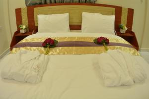 Postel nebo postele na pokoji v ubytování Bahla Jewel Hotel Apartments