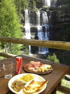 Jedlo v ubytovaní bed & breakfast alebo blízkom okolí