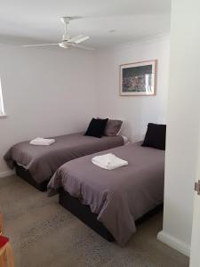 Postel nebo postele na pokoji v ubytování FortyOne - Oceanside Retreat Busselton + 37 fotografií