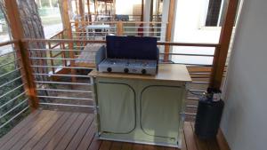 A kitchen or kitchenette at Camping Eden