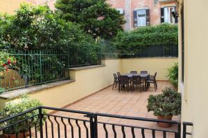 a balcony with a table and chairs on it at La Casa dell'Emigrante in Gaeta