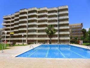 The swimming pool at or close to Rentalmar Cordoba - Sevilla - Jerez