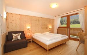 A bed or beds in a room at Ferienwohnung Mair am Bach