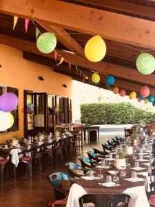 A restaurant or other place to eat at Agriturismo La Betulla