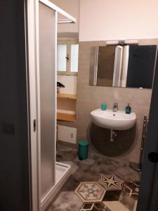 A bathroom at B&B Castellani