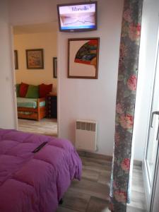 a bedroom with a bed and a tv on the wall at Appartement Vieux Boucau in Vieux-Boucau-les-Bains