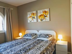 Postel nebo postele na pokoji v ubytování Ocean view apartment and heated pool