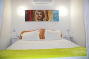 Tempat tidur dalam kamar di Coral Reef Beach