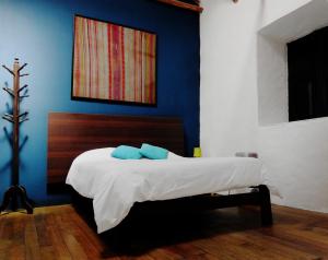 Ein Bett oder Betten in einem Zimmer der Unterkunft Intro Hostels Cusco