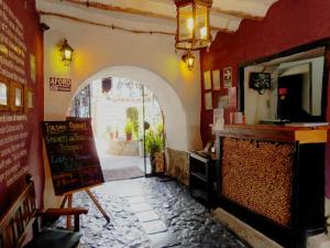El lobby o recepción de Intro Hostels Cusco
