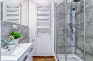 Ένα μπάνιο στο Apartamenty Lubartowska Street +36 φωτογραφίες