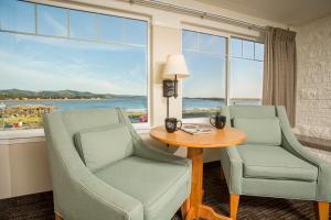 a room with two chairs and a table and a window at Looking Glass Inn in Lincoln City