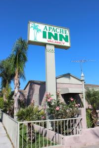 a sign for an apple inn in front of a building at Apache Inn in Lynwood
