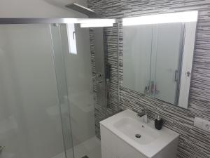A bathroom at Migyana Horadada