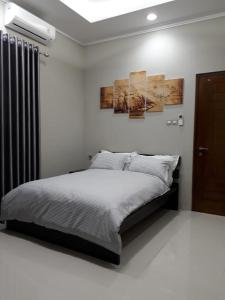A bed or beds in a room at Imperial Villa Syariah