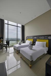 Postel nebo postele na pokoji v ubytování Lombok Astoria Hotel