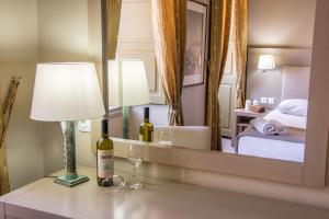 Una cama o camas en una habitación de Diogenis Hotel