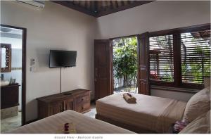 TV/Unterhaltungsangebot in der Unterkunft 2BR Villa Senin - Minggu Villas Seminyak