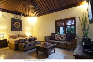 Ein Sitzbereich in der Unterkunft 2BR Villa Senin - Minggu Villas Seminyak