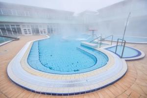Bazén v ubytovaní Aqua Hotel Termál alebo v jeho blízkosti